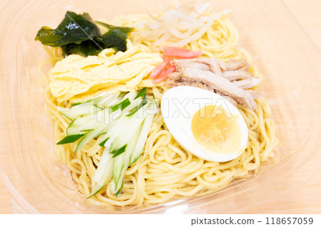 Delicious and filling chilled Chinese noodles from a convenience store 118657059