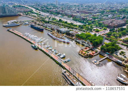 View of downtown cityscape of Philadelphia, Pennsylvania, from Delaware River 118657531