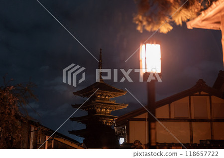 [京都] 雨夜_法隆寺、五層塔_一年坂、二年坂、三年坂 118657722