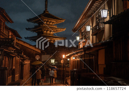 [京都] 雨夜_法隆寺、五層塔_一年坂、二年坂、三年坂 118657724