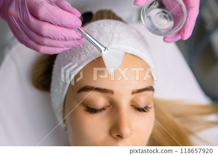 Chemical Peel Face Treatment with Retinol Serum. 118657920