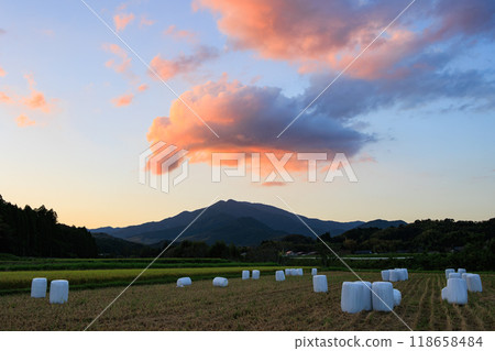 鹽山和魔法時刻秋季夜景 118658484
