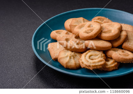 Delicious fresh sweet crispy butter cookies on a dark background 118660096