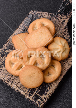 Delicious fresh sweet crispy butter cookies on a dark background 118660110