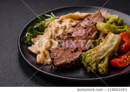 Bowl with slices of baked tuna with broccoli, tomatoes and fusili pasta Bowl with slices of baked tuna with broccoli, tomatoes and fusili pasta 118661063