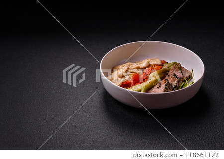 Bowl with slices of baked tuna with broccoli, tomatoes and fusili pasta 118661122