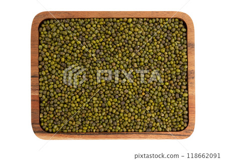 mung bean in wooden tray isolated 118662091