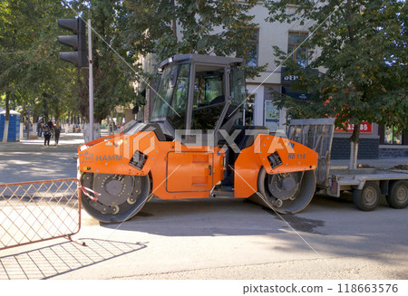 roller - road machine for compacting fresh asphalt roller - road machine for compacting fresh asphalt 118663576