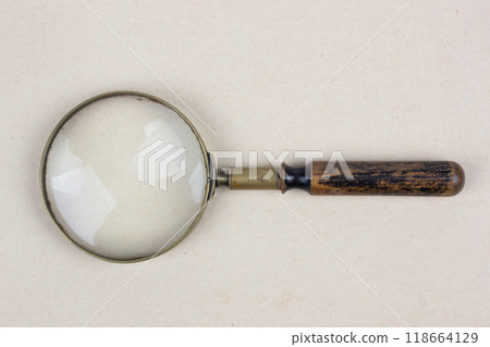 Antique magnifying glass on paper 118664129