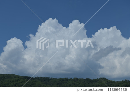 北斗市白州町,夏日天空中高高升起的雷雲 北斗市白州町,夏日天空中高高升起的雷雲 118664586