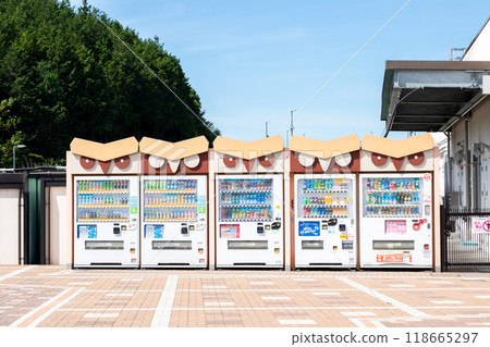 [Okazaki Service Area] Vending machines lined with owls 118665297