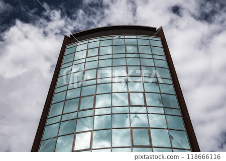The sky reflected on the curtain wall [Matsumoto City] 118666116