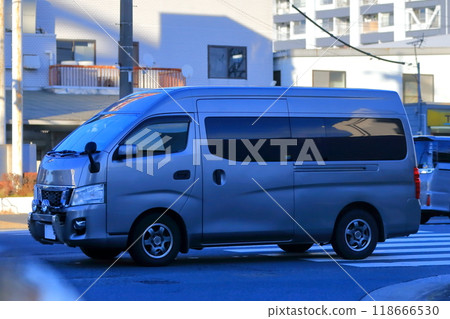 One-box car image 118666530