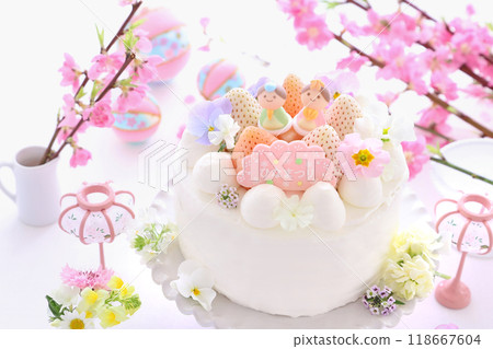 Cute Hinamatsuri: Awayuki strawberry, pearl white strawberry and flower cake Cute Hinamatsuri: Awayuki strawberry, pearl white strawberry and flower cake 118667604