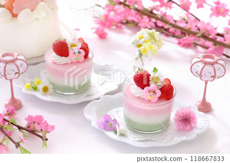 可愛的女兒節三色布丁、淡雪草莓、珍珠白草莓、花蛋糕 118667833