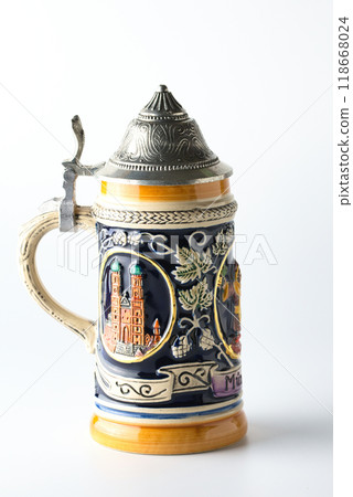 German beer mug with lid on white background German beer mug with lid on white background 118668024