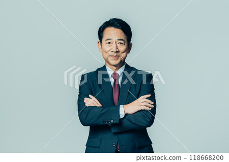 Middle businessman Middle businessman 118668200