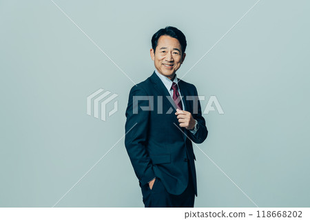 Middle businessman Middle businessman 118668202