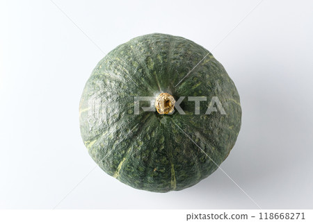 Fresh autumn vegetables Hokkaido-produced eco chestnut pumpkin on white background 118668271