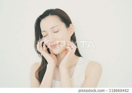 Skin care for women in their 30's 118668482