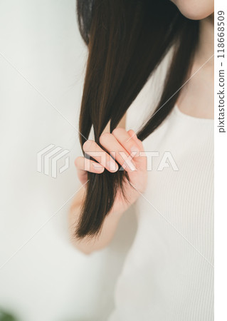 Young woman combing her hair with her hands 118668509