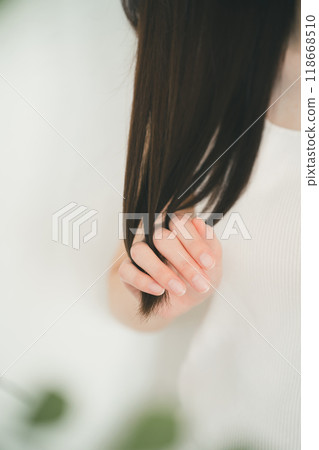 Hair care for long-haired women in their 30s 118668510