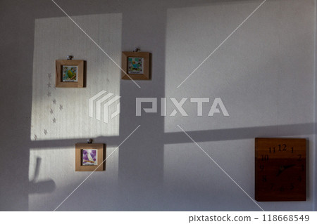 Morning sun from the window Morning sun from the window 118668549