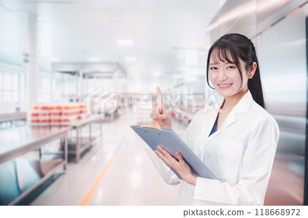 A young woman working at a food manufacturer 118668972