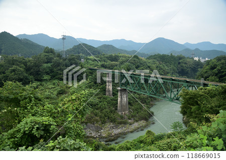 三瀨谷大壩前橫跨宮川的紀成本線鐵橋【三重縣多喜郡大台町】 118669015