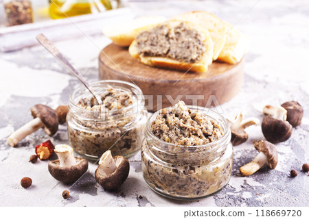 Mushrooms fried with onion in glass bank 118669720