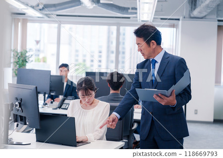 A young female employee being scolded by her boss in the office 118669793