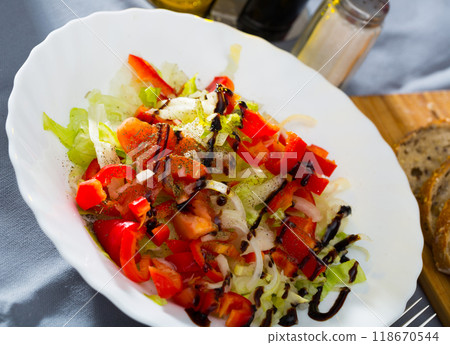 Summer vegetable salad - red bell peppers, lettuce and onions 118670544