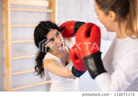 Portrait of sportswomen competing in colored boxing gloves 118671178