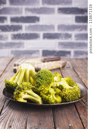 Boiling broccoli on black plate, preparing a healthy meal 118671316