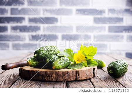 cucumbers on wooden board, fresh organic vegetable food 118671323