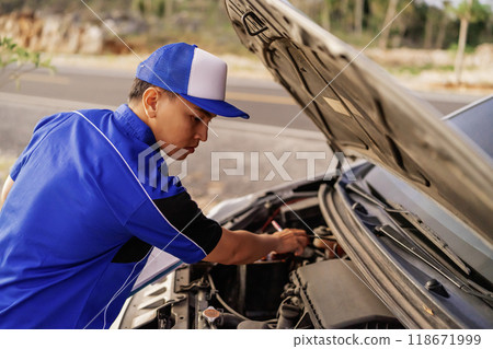 male employee working repairing car machine male employee working repairing car machine 118671999