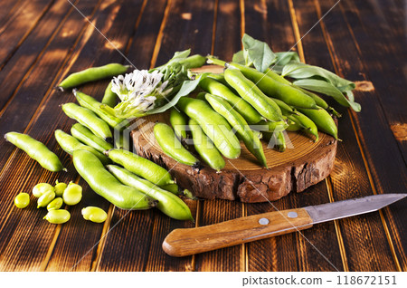 Soybean on wooden table, raw beans Soybean on wooden table, raw beans 118672151