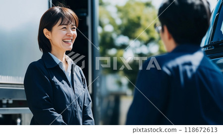 交通運輸業的女性 交通運輸業的女性 118672613
