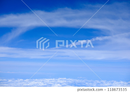 Contrail seen from inside the plane 118673535