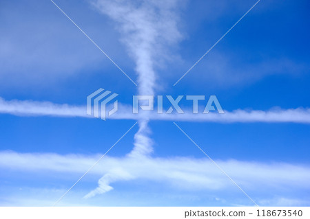 Contrail seen from inside the plane 118673540