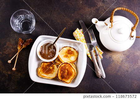 Pancakes with chocolate paste , on a white plate 118673572