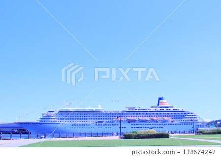 Luxury cruise ship Asuka II, moored at Yokohama Osanbashi Pier 118674242