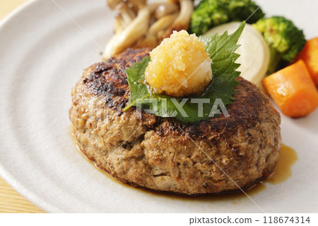 日式漢堡牛排佐蘿蔔泥 118674314