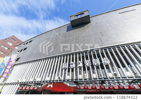 位於大阪市中央區的國立文樂劇場,可欣賞各種古典表演藝術 位於大阪市中央區的國立文樂劇場,可欣賞各種古典表演藝術 118674322