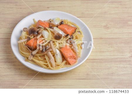 Salmon spaghetti Salmon spaghetti 118674433