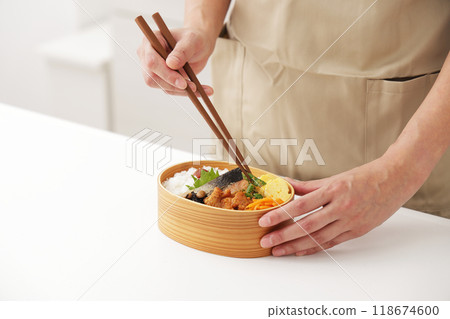 A scene where a mother makes a lunch box in the kitchen A scene where a mother makes a lunch box in the kitchen 118674600