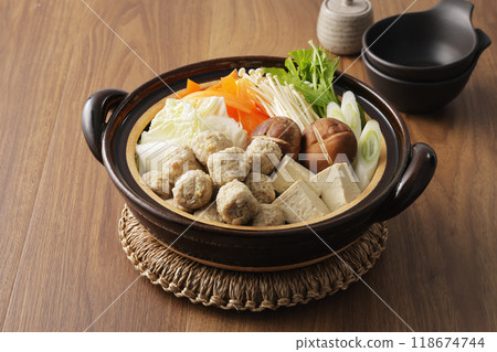 雞肉魚丸火鍋 118674744