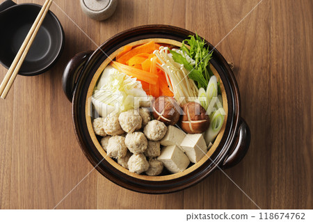 雞肉魚丸火鍋 118674762