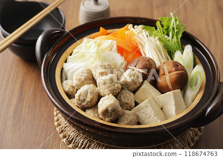 雞肉魚丸火鍋 118674763