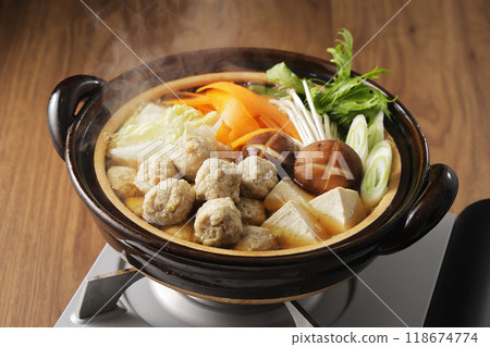 Chicken meatball hotpot 118674774